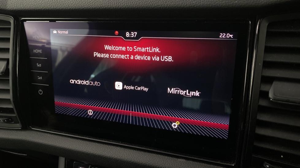 Apple CarPlay & Android Auto 