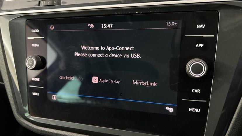 Apple CarPlay & Android Auto 