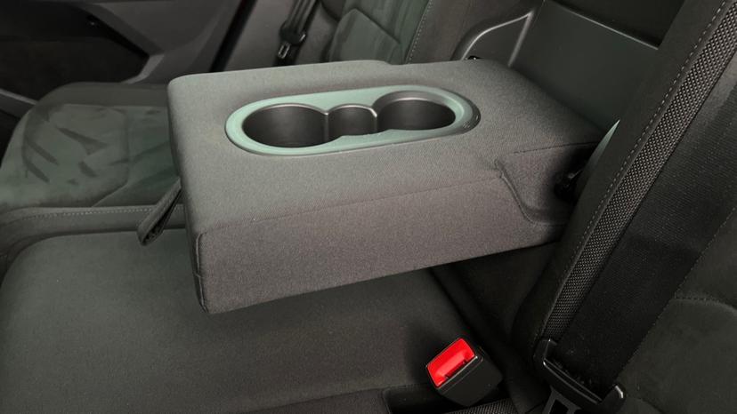 Rear Armrest/ Cup Holder