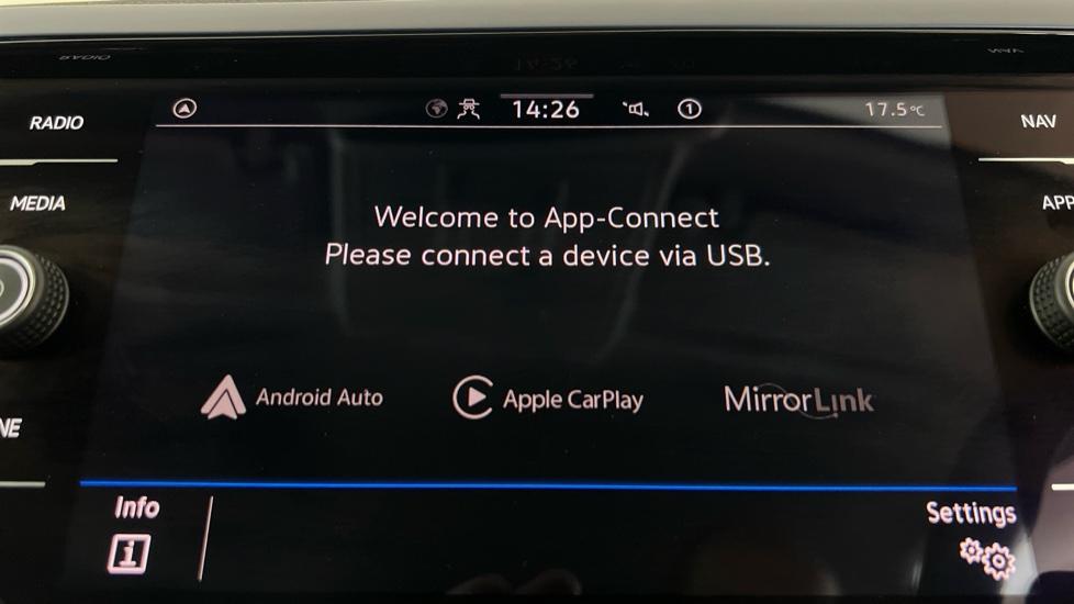 Apple Car Play & Android Auto