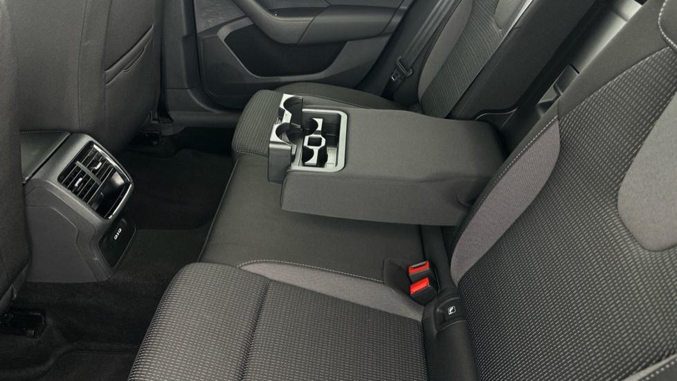 Rear Armrest/ Cup Holder