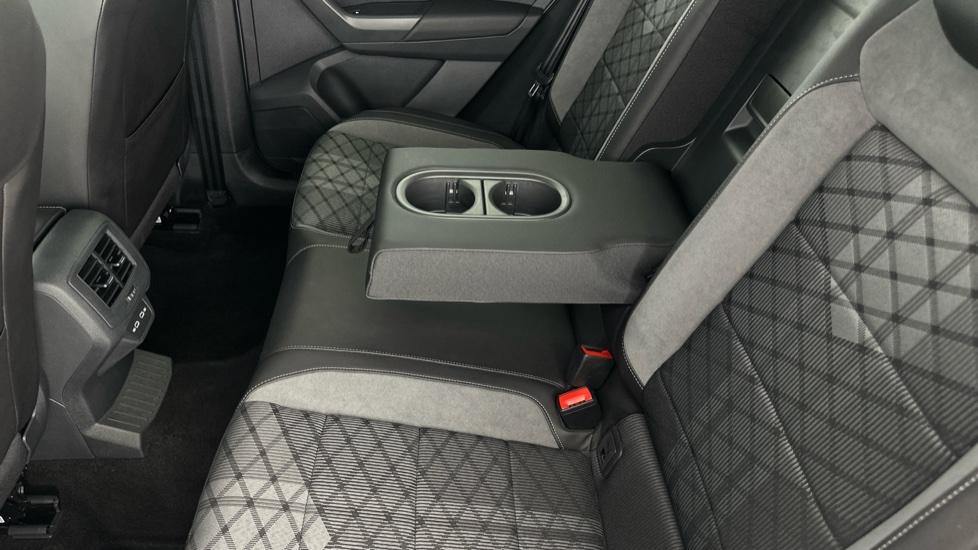 Rear Armrest/ Cup Holder