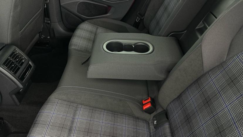 Rear Armrest/ Cup Holder