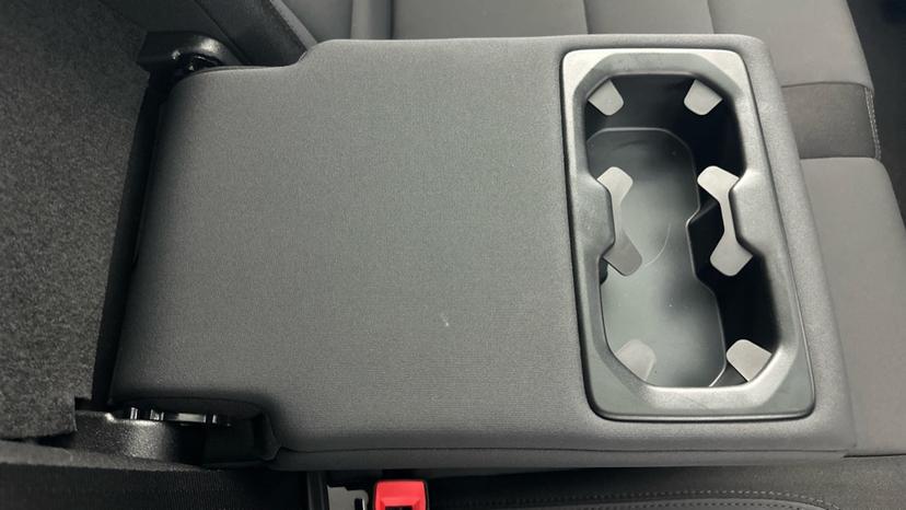 Rear Armrest/ Cup Holder