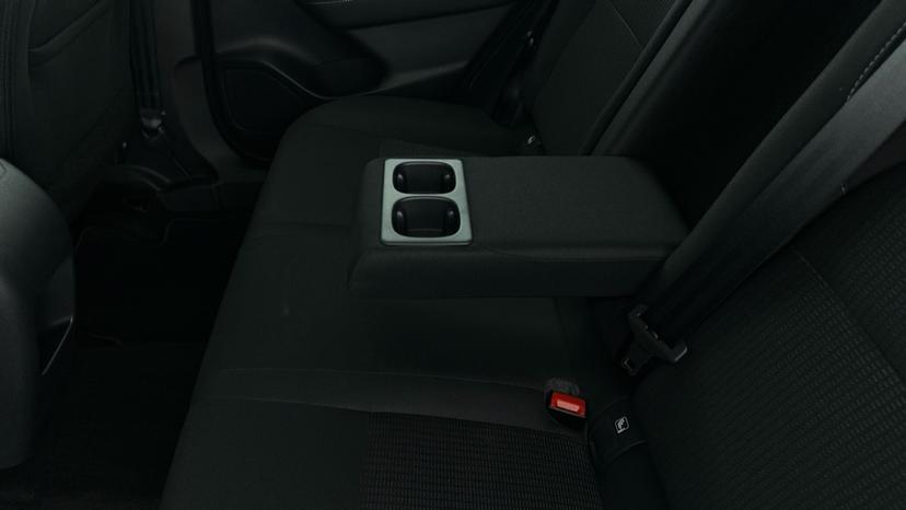 Rear Armrest/ Cup Holder