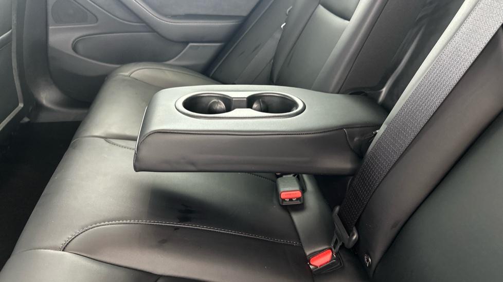 Rear Armrest/ Cup Holder