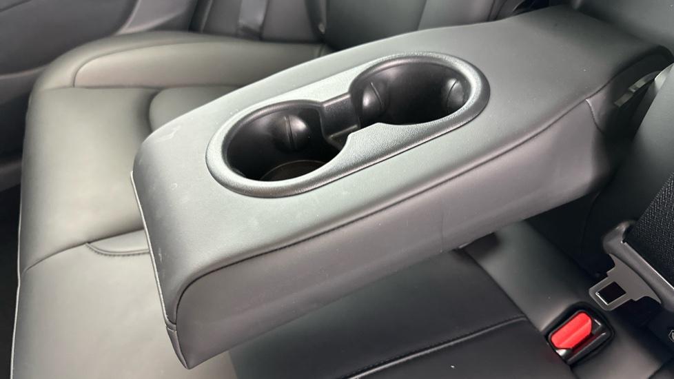 Rear Armrest/ Cup Holder