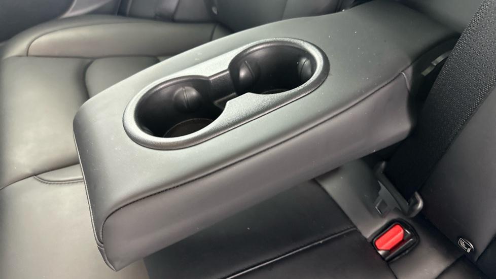 Rear Armrest / Cup Holder