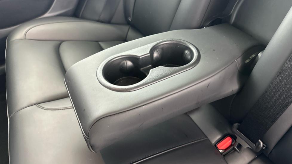 Rear Armrest/ Cup Holder