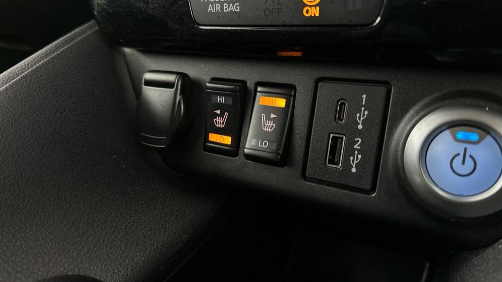 Heated / Cooling Seats 