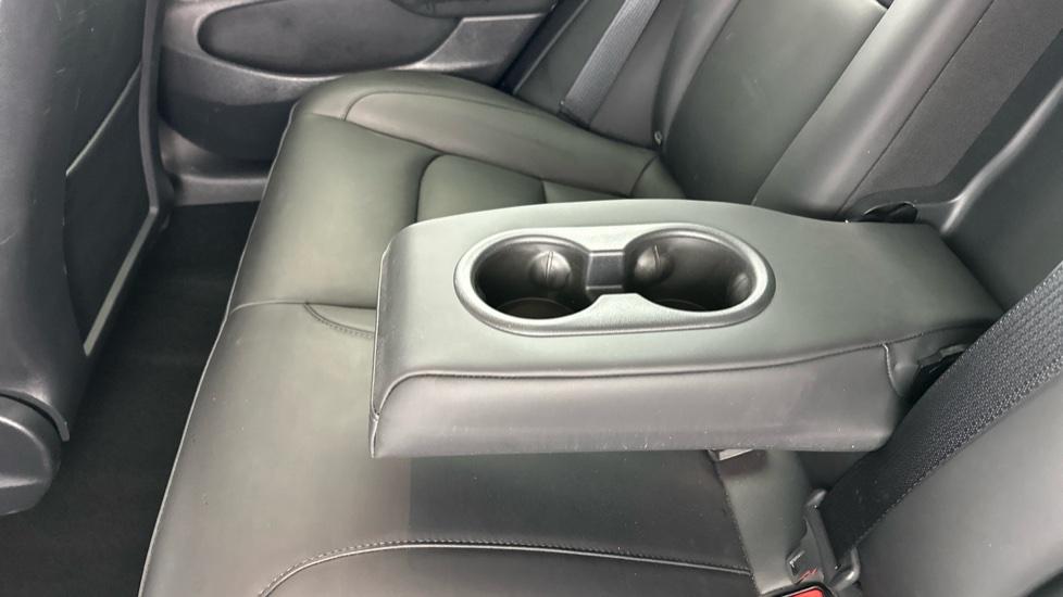 Rear Armrest/ Cup Holder