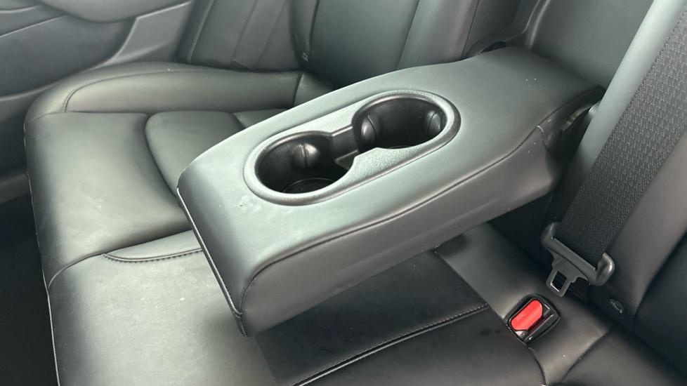 Rear Armrest/ Cup Holder