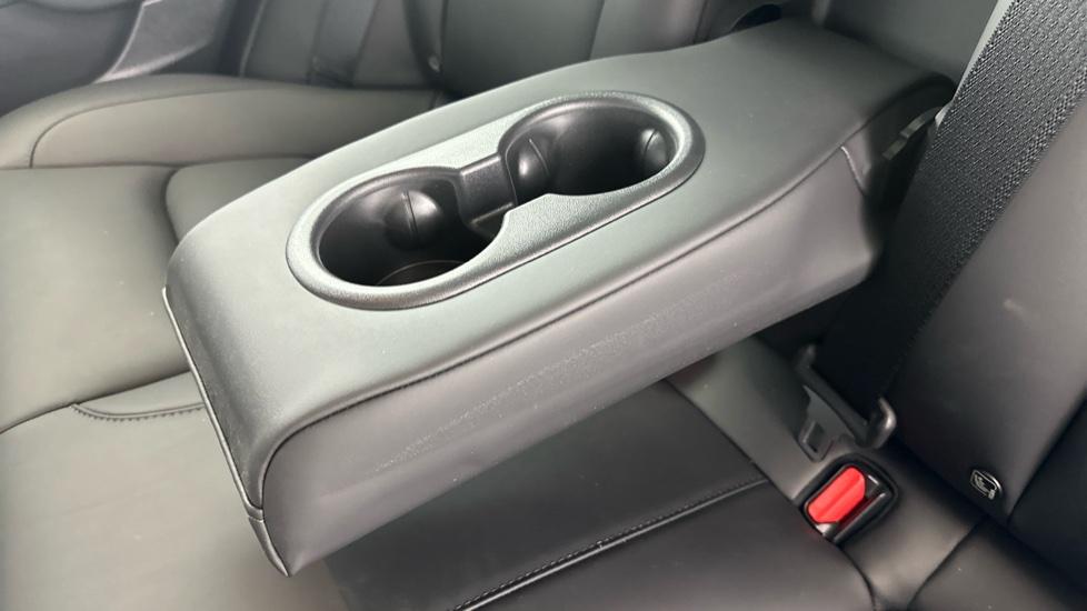 Rear Armrest/ Cup Holder