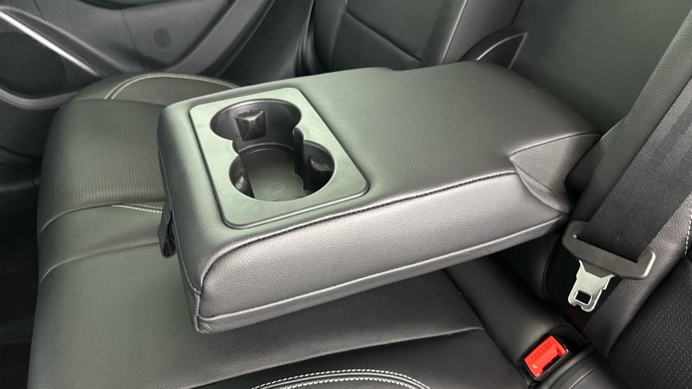 Rear Armrest/ Cup Holder