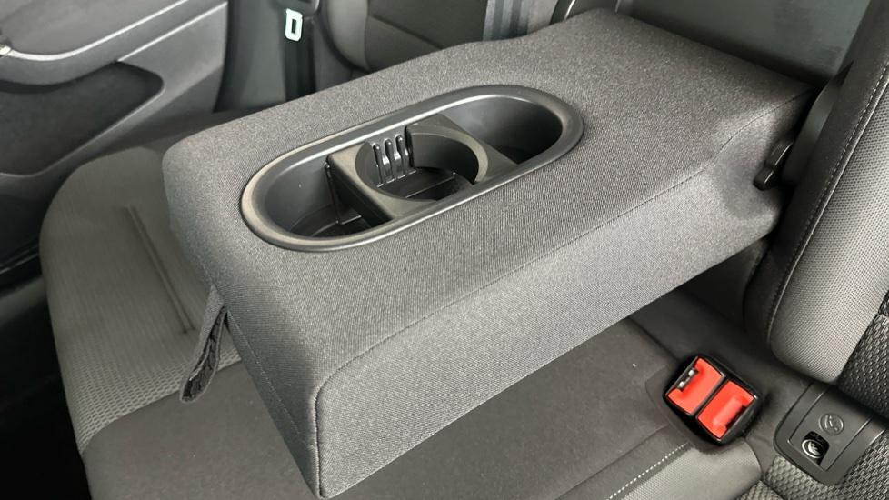 Rear Armrest/ Cup Holder