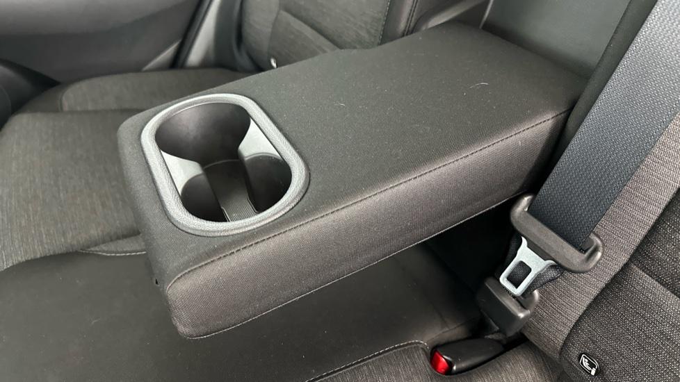 Rear Armrest/ Cup Holder