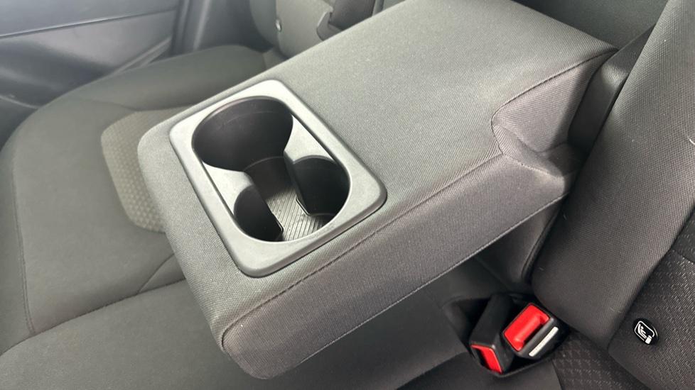 Rear Armrest/ Cup Holder