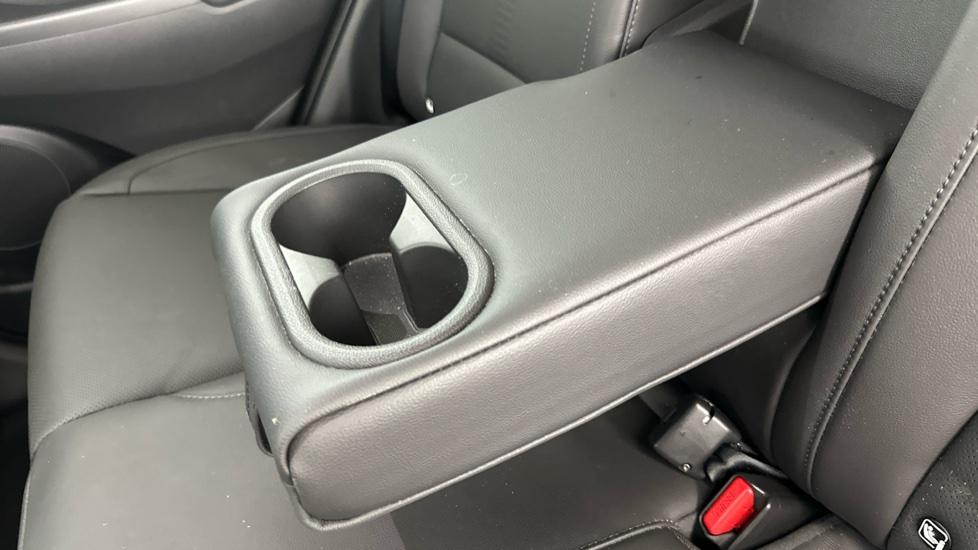 Rear Armrest/ Cup Holder