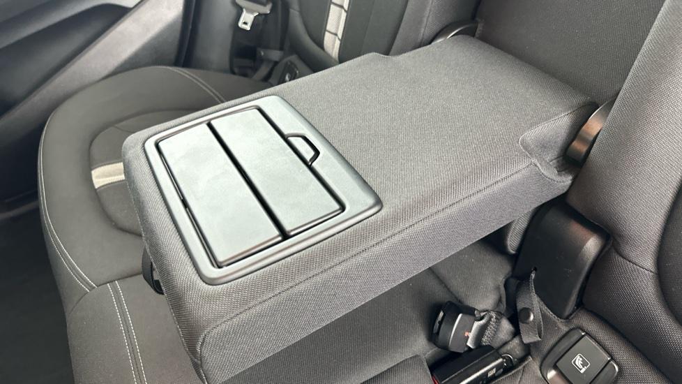 Rear Armrest/ Cup Holder