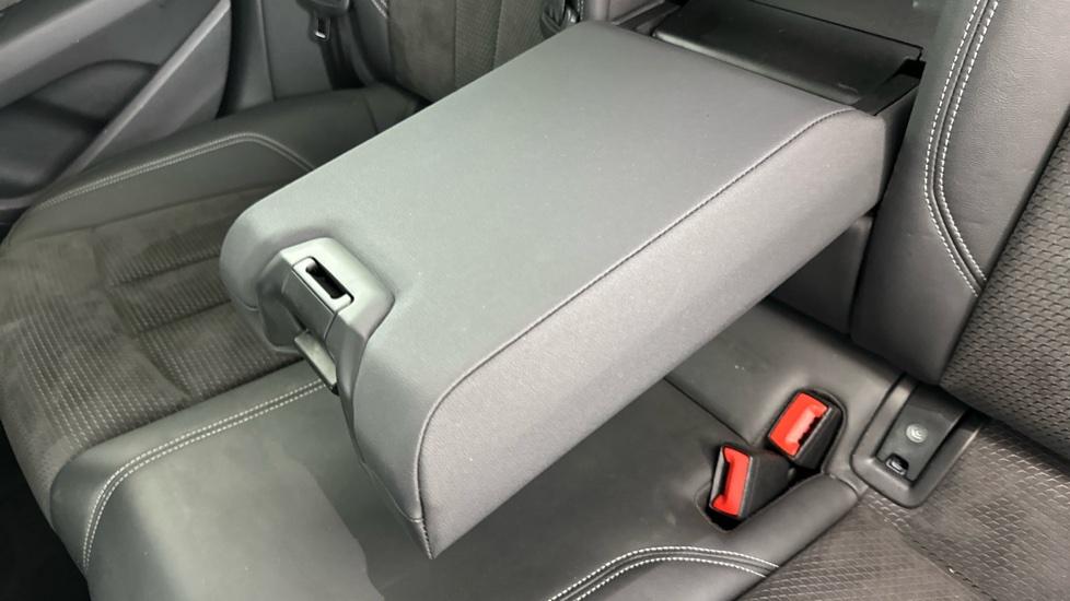 Rear Armrest/ Cup Holder