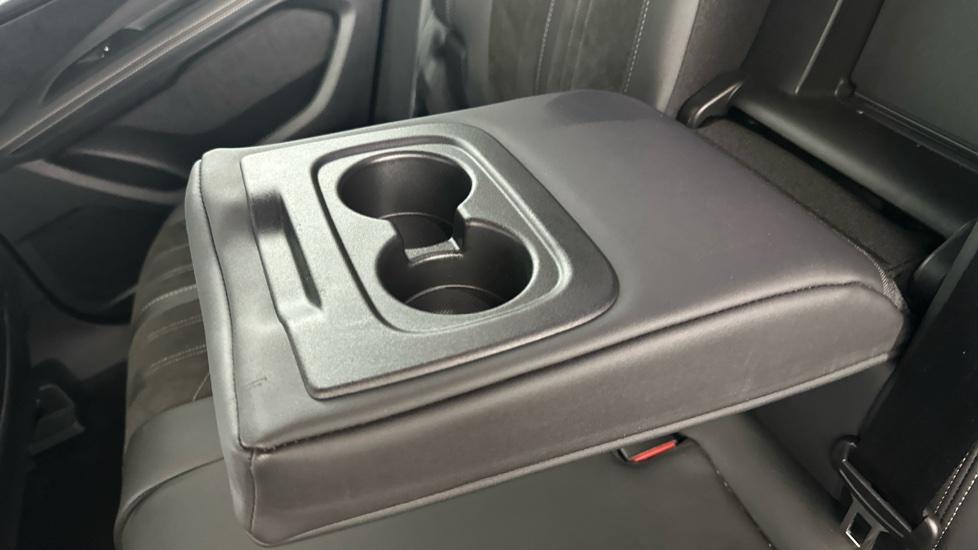 Rear Armrest/ Cup Holder