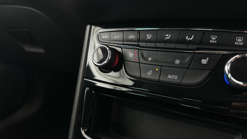 Heated Seats / Steering Wheel