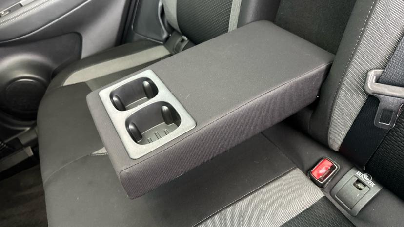 Rear Armrest/ Cup Holder