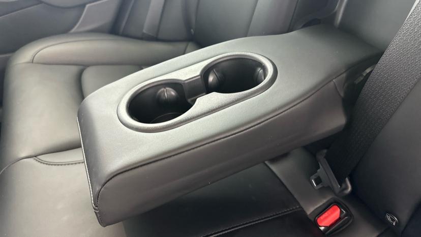 Rear Armrest/ Cup Holder