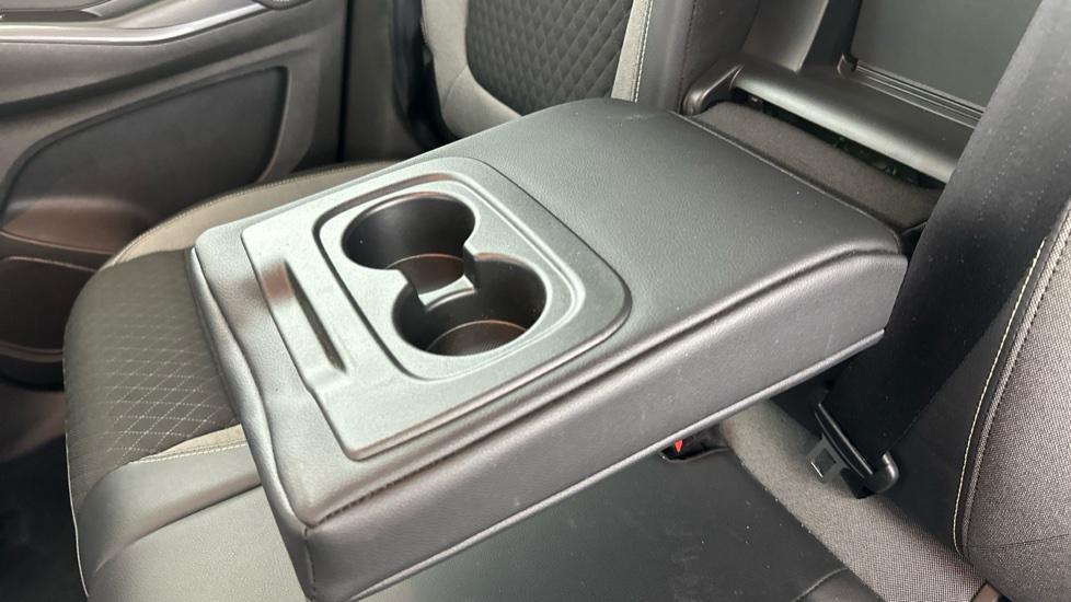 Rear Armrest/ Cup Holder