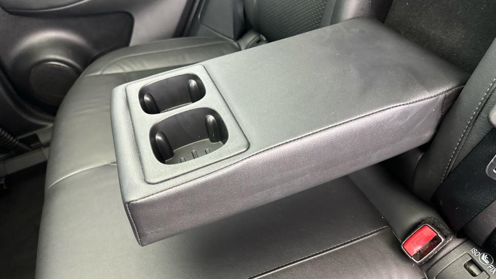 Rear Armrest/ Cup Holder