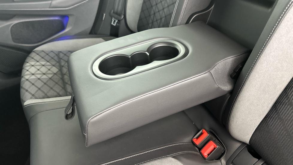 Rear Armrest/ Cup Holder