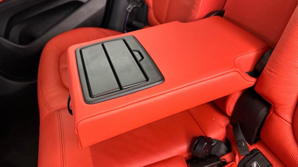 Rear Armrest/ Cup Holder