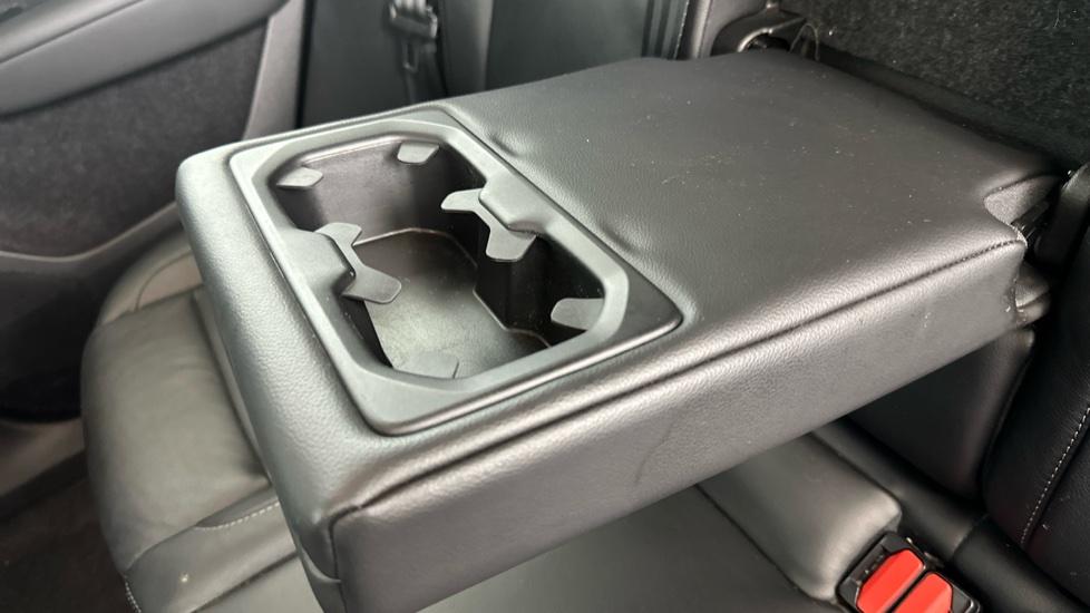 Rear Armrest/ Cup Holder