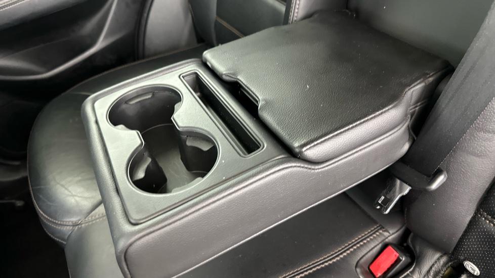 Rear Armrest/ Cup Holder