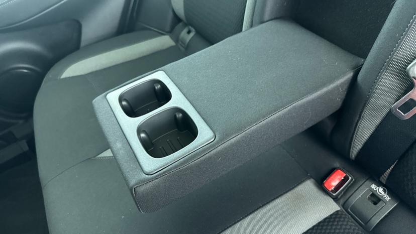 Rear Armrest/ Cup Holder