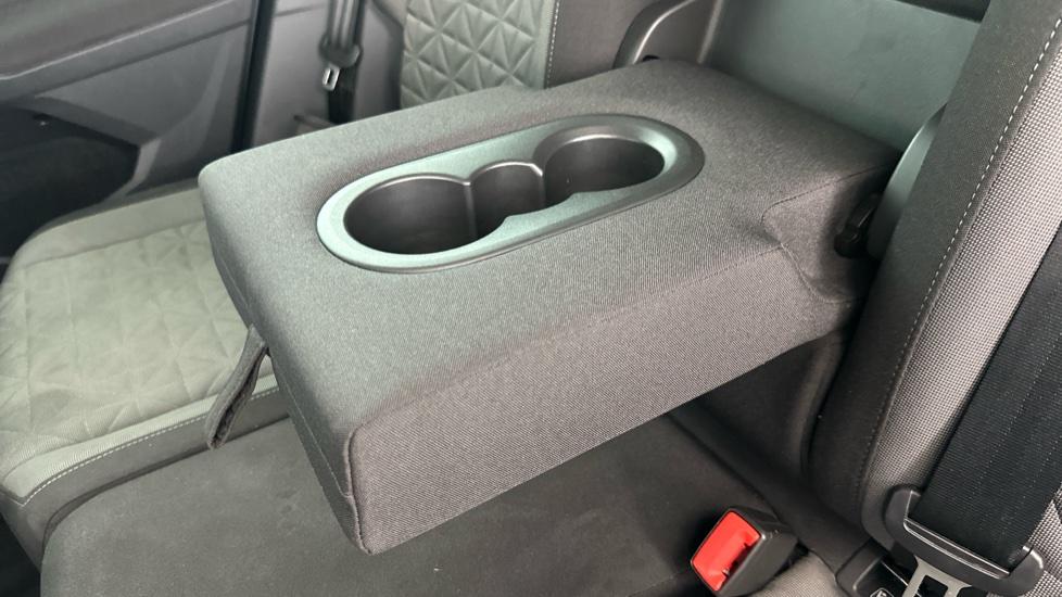 Rear Armrest/ Cup Holder