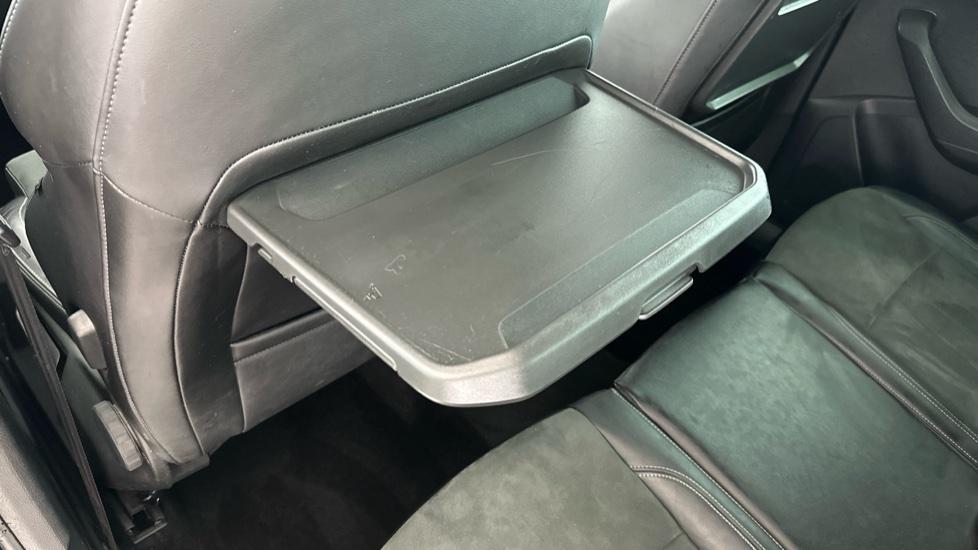 Rear Armrest/ Cup Holder