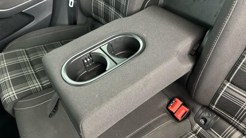 Rear Armrest/ Cup Holder