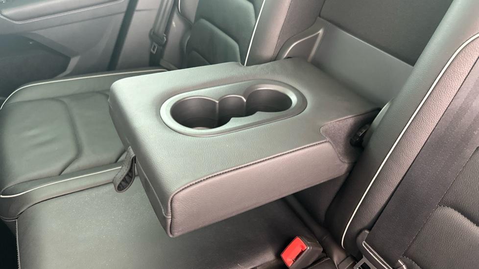 Rear Armrest/ Cup Holder