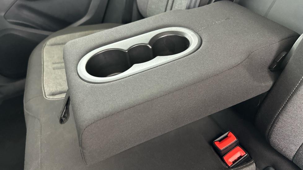 Rear Armrest/ Cup Holder