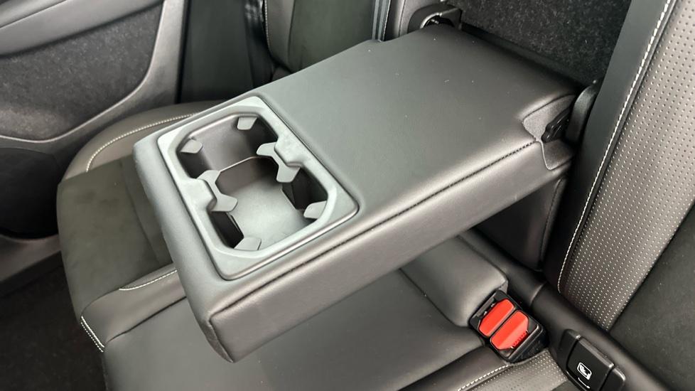 Rear Armrest/ Cup Holder