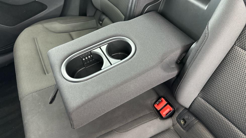 Rear Armrest/ Cup Holder