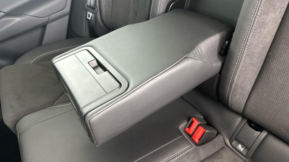 Rear Armrest/ Cup Holder