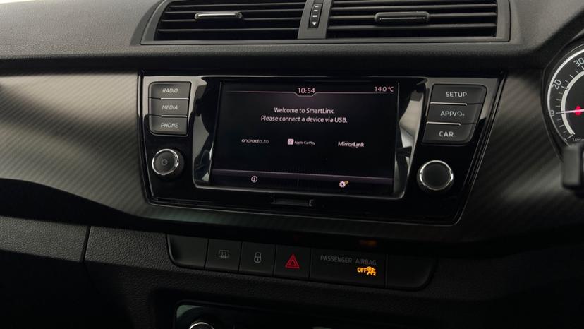 Apple Carplay and Android Auto