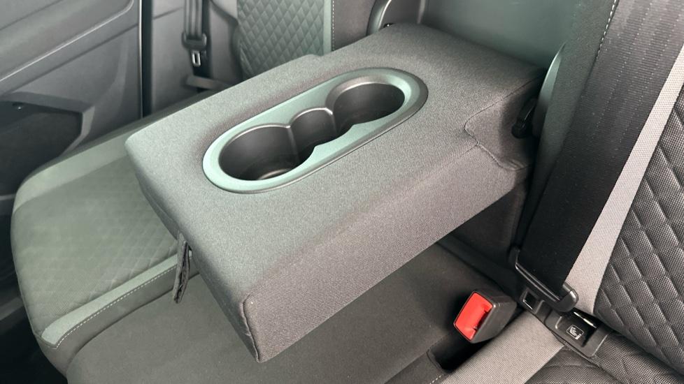 Rear Armrest/ Cup Holder