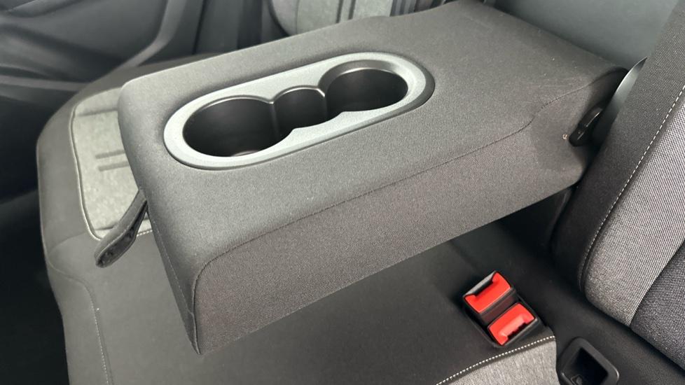 Rear Armrest/ Cup Holder