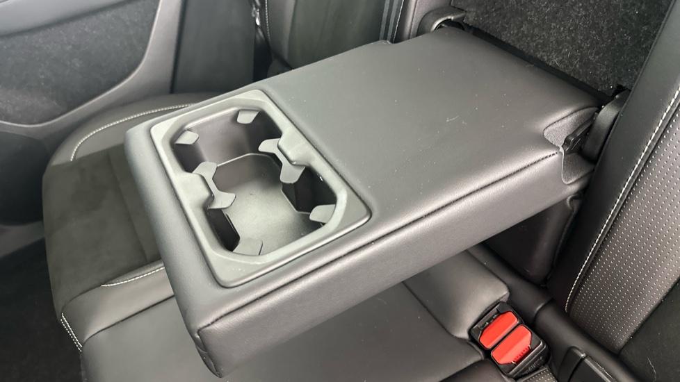 Rear Armrest/ Cup Holder