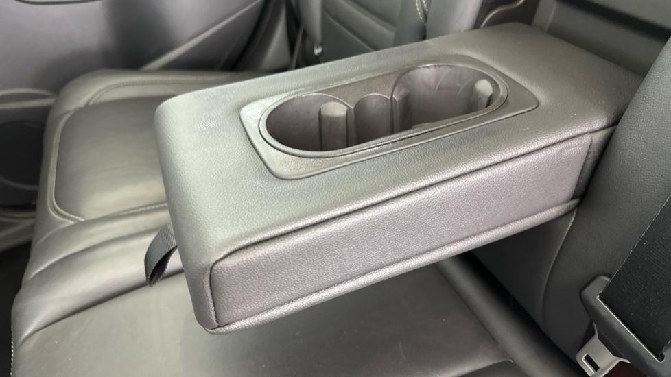 Rear Armrest/ Cup Holder