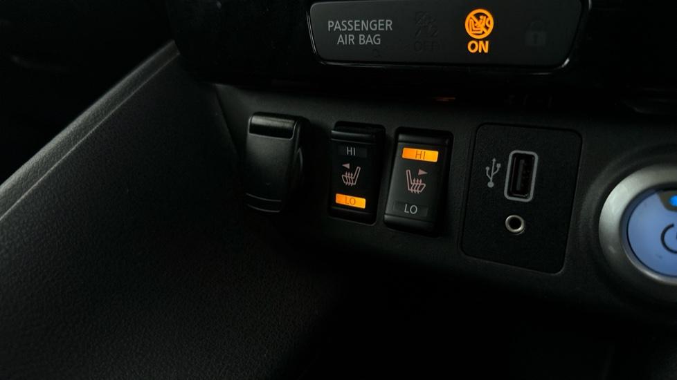 Heated / Cooling Seats 