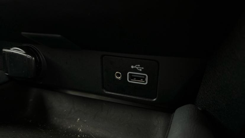 USB/Aux Connectivity 